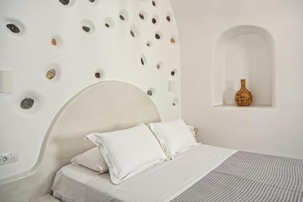 Elegant Cycladic
